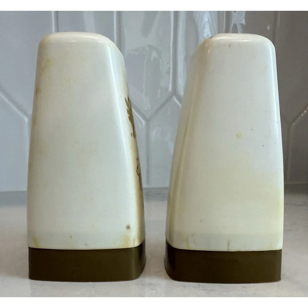 Vintage Salt and Pepper Shakers Mushrooms‎ And Flowers White Brown Set